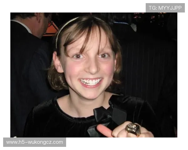 凯蒂·莱德基训练完顺手买下泳池边那栋别墅？