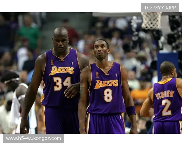 奥尼尔低位单打主导内线，对比科比外线效率更高