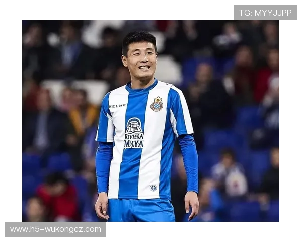 武磊饭后豪车就换最新款，普通人只能看车窗反光了吧？