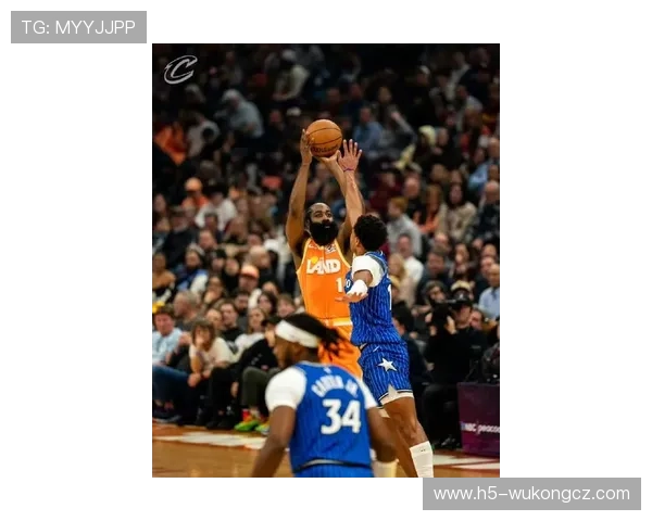 哈登利用挡拆创造更多投篮空间提升三分命中率明显超越队友