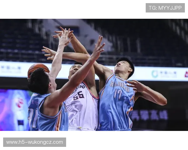 抢夺篮板被判犯规的依据是什么？教练教你关键判定规则